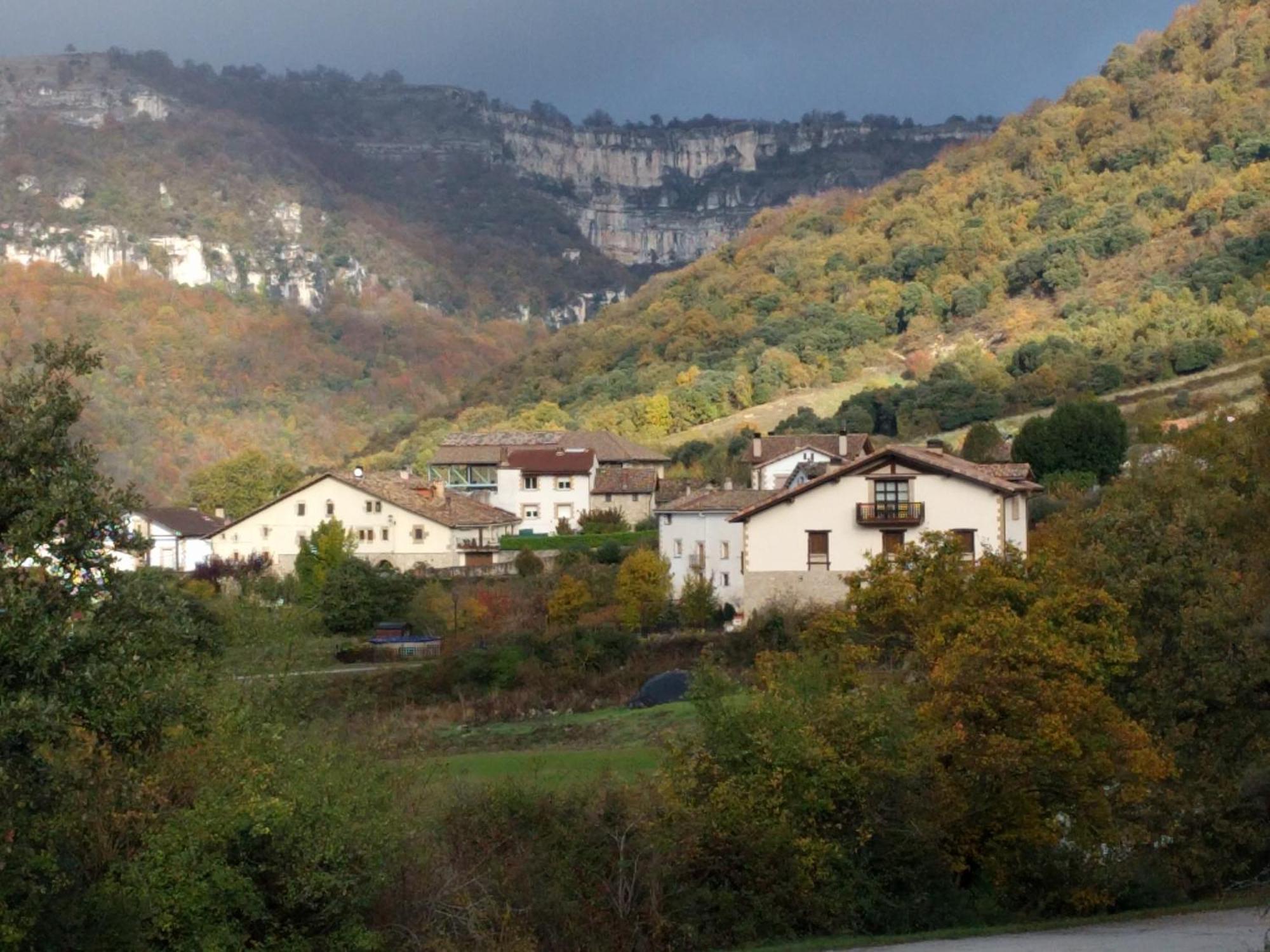 Casa Rural Urederra 1 Y 2, En Baquedano, Donde Inicia La Ruta Del Nacedero Del Urederra Exterior foto